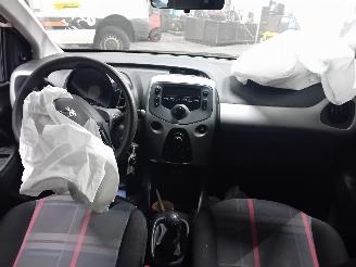 Peugeot 108 108 Hatchback 1.0 12V (1KRFE(CFB)) [51kW]  (05-2014/...) picture 5