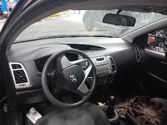 Hyundai I-20 i20 Hatchback 1.2i 16V (G4LA) [57kW]  (09-2008/12-2012) picture 5