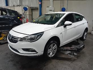 Vrakbiler auto Opel Astra Astra K Hatchback 5-drs 1.6 CDTI 110 16V (B16DTU(Euro 6)) [81kW]  (02-=
2016/...) 2018/9