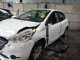 Auto da rottamare Peugeot 208 208 I (CA/CC/CK/CL) Hatchback 1.4 HDi (DV4C(8HP)) [50kW]  (03-2012/12-=
2019) 2012