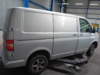 Volkswagen Transporter Transporter T5 Van 2.5 TDi (BNZ) [96kW]  (04-2003/11-2009) picture 3