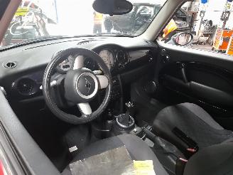 Mini Mini Mini One/Cooper (R50) Hatchback 1.6 16V One (W10-B16A) [66kW]  (06-200=
1/03-2007) picture 5