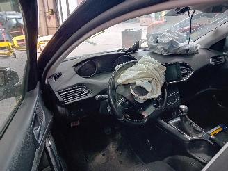 Peugeot 308 308 SW (L4/L9/LC/LJ/LR) Combi 5-drs 1.6 BlueHDi 120 (DV6FC(BHZ)) [88kW=
]  (03-2014/12-2021) picture 5