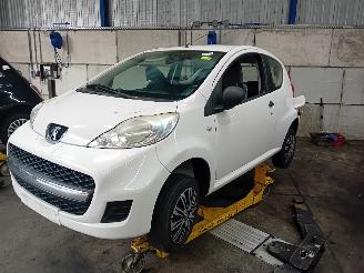 Vrakbiler auto Peugeot 107 107 Hatchback 1.0 12V (384F(1KR)) [50kW]  (06-2005/05-2014) 2011/0