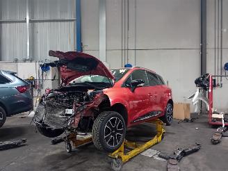 Vrakbiler auto Renault Clio Clio IV Estate/Grandtour (7R) Combi 5-drs 0.9 Energy TCE 90 12V (H4B-4=
00(H4B-A4)) [66kW]  (01-2013/08-2021) 2014/0