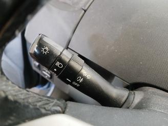 Toyota Yaris Yaris II (P9) Hatchback 1.3 16V VVT-i (2SZFE) [64kW]  (08-2005/11-2010=
) picture 14