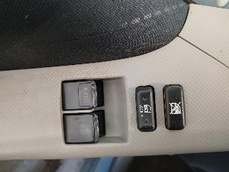 Toyota Yaris Yaris II (P9) Hatchback 1.3 16V VVT-i (2SZFE) [64kW]  (08-2005/11-2010=
) picture 13