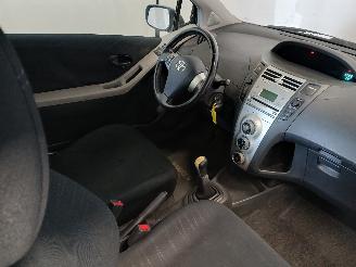 Toyota Yaris Yaris II (P9) Hatchback 1.3 16V VVT-i (2SZFE) [64kW]  (08-2005/11-2010=
) picture 8