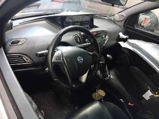 Lancia Ypsilon Ypsilon (312) Hatchback 0.9 TwinAir 85 (312.A.2000(Euro 5)) [63kW]  (0=
5-2011/...) picture 5