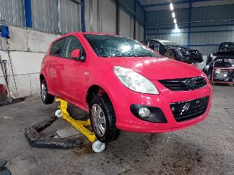 Hyundai I-20 i20 Hatchback 1.2i 16V (G4LA) [57kW]  (09-2008/12-2012) picture 2