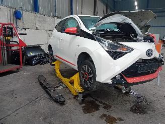 Toyota Aygo Aygo (B40) Hatchback 1.0 12V VVT-i (1KR-FE) [53kW]  (03-2018/...) picture 2