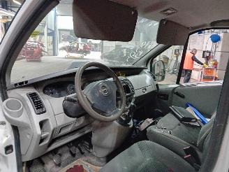 Opel Vivaro Vivaro Van 2.0 CDTI (M9R-782) [66kW]  (08-2006/07-2014) picture 5