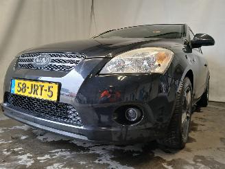 Kia Cee d Cee'd Sporty Wagon (EDF) Combi 1.4 16V (G4FA) [80kW]  (09-2007/12-2012=
) picture 1