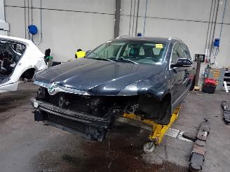 Uttjänta bilar auto Skoda Superb Superb Combi (3TAC/TAF) Combi 2.0 TDI 16V (CFFB) [103kW]  (10-2009/05-=
2015) 2011/2