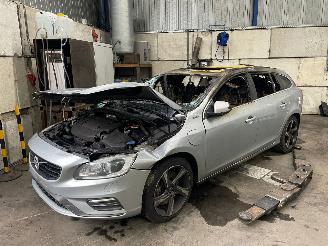 Dezmembrări autoturisme Volvo V-60 V60 I (FW/GW) Combi 2.4 D6 20V AWD Twin Engine Plug-in Hybrid (D97PHEV=
(Euro 6)) [206kW]  (03-2015/05-2018) 2015/12