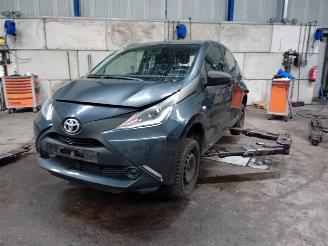 skadebil auto Toyota Aygo Aygo (B40) Hatchback 1.0 12V VVT-i (1KR-FE) [51kW]  (05-2014/06-2018) 2016/2