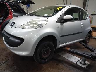 krockskadad bil auto Peugeot 107 107 Hatchback 1.0 12V (384F(1KR)) [50kW]  (06-2005/05-2014) 2008/9
