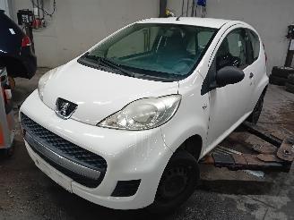 Peugeot 107 107 Hatchback 1.0 12V (384F(1KR)) [50kW]  (06-2005/05-2014) picture 1
