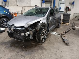 Vrakbiler auto Renault Clio Clio IV Estate/Grandtour (7R) Combi 5-drs 0.9 Energy TCE 90 12V (H4B-4=
08(H4B-B4)) [66kW]  (01-2013/08-2021) 2016/9