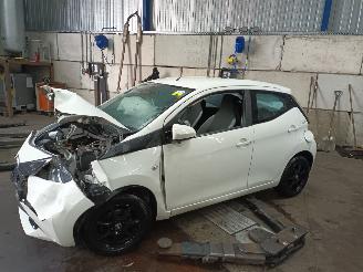 Vrakbiler auto Toyota Aygo Aygo (B40) Hatchback 1.0 12V VVT-i (1KR-FE) [51kW]  (05-2014/06-2018) 2016/3