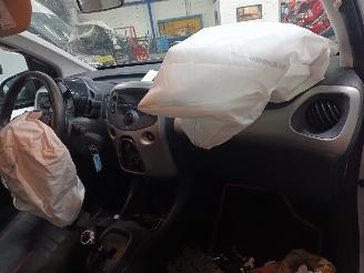 Peugeot 108 108 Hatchback 1.0 12V (1KRFE(CFB)) [51kW]  (05-2014/...) picture 5
