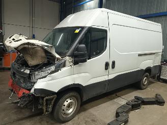 démontage fourgonnettes/vécules utilitaires Iveco New daily New Daily VI Van 35C18, 40C18, 50C18, 65C18, 70C18, 35S18 (F1CGL411B) =
[132kW]  (04-2016/...) 2016/12