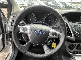 Ford Focus Focus 3 Wagon Combi 1.0 Ti-VCT EcoBoost 12V 125 (M1DC) [92kW]  (02-201=
2/05-2018) picture 18