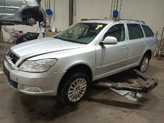 Salvage car Skoda Octavia Octavia Combi (1Z5) Combi 5-drs 1.6 TDI Greenline (CAYC) [77kW]  (06-2=
009/04-2013) 2011/12