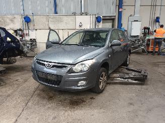 skadebil auto Hyundai I-30 i30 (FD) Hatchback 1.6 CVVT 16V (G4FC-G) [93kW]  (02-2008/11-2011) 2009/3