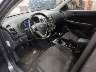 Hyundai I-30 i30 (FD) Hatchback 1.6 CVVT 16V (G4FC-G) [93kW]  (02-2008/11-2011) picture 5