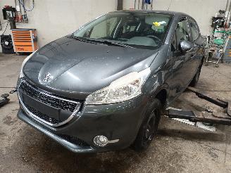 disassembly passenger cars Peugeot 208 208 I (CA/CC/CK/CL) Hatchback 1.2 Vti 12V PureTech 82 (EB2F(HMZ)) [60k=
W]  (03-2012/12-2019) 2013/5
