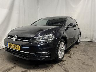 Vaurioauto  passenger cars Volkswagen Golf Golf VII (AUA) Hatchback 1.0 TSI 12V (CHZC(Euro 6)) [81kW]  (11-2016/0=
8-2020) 2017/11