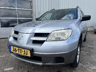 skadebil auto Mitsubishi Outlander Outlander (CU) SUV 2.0 16V 4x2 (4G63(16V)) [100kW]  (05-2003/10-2006) 2007/1