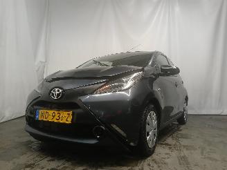 Vaurioauto  passenger cars Toyota Aygo Aygo (B40) Hatchback 1.0 12V VVT-i (1KR-FE) [51kW]  (05-2014/06-2018) 2017/1