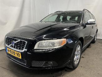 damaged passenger cars Volvo V-70 V70 (BW) Combi 2.4 D 20V (D5244T5) [120kW]  (04-2007/12-2010) 2009/3