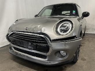krockskadad bil auto Mini Mini Mini (F56) Hatchback 3-drs 1.5 12V Cooper (B38A15A) [100kW]  (12-2013/=
=2E..) 2019/3