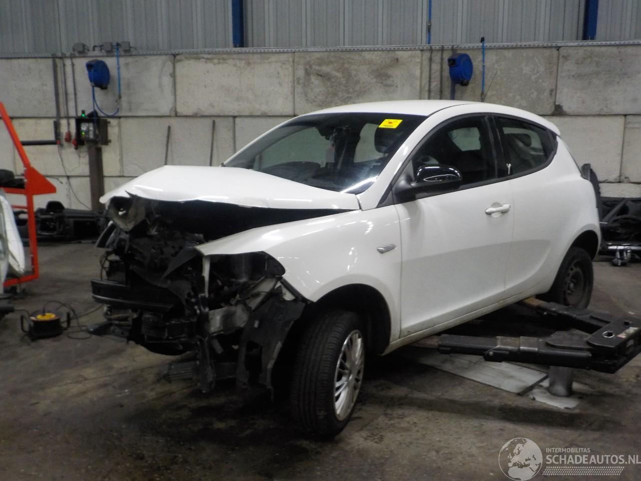 Lancia Ypsilon Ypsilon (312) Hatchback 0.9 TwinAir 80 (312.A.5000) [59kW]  (12-2013/.=
=2E.)