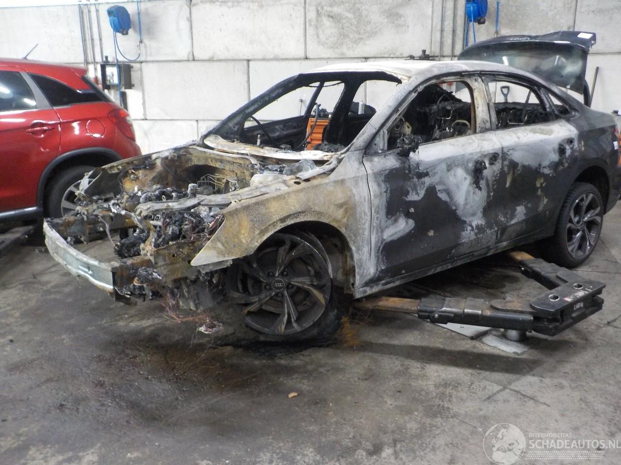 Audi A3 A3 Limousine (8YS) Sedan 1.0 30 TFSI 12V Mild Hybrid (DLAA) [81kW]  (0=
6-2020/...)