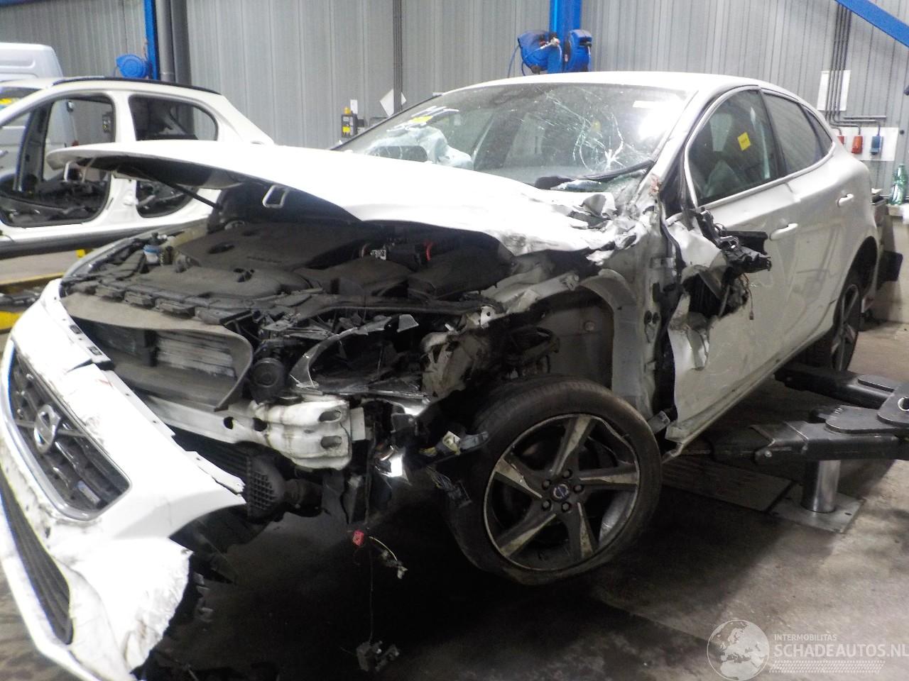 Volvo V-40 V40 (MV) 1.6 D2 (D4162T) [84kW]  (03-2012/12-2016)