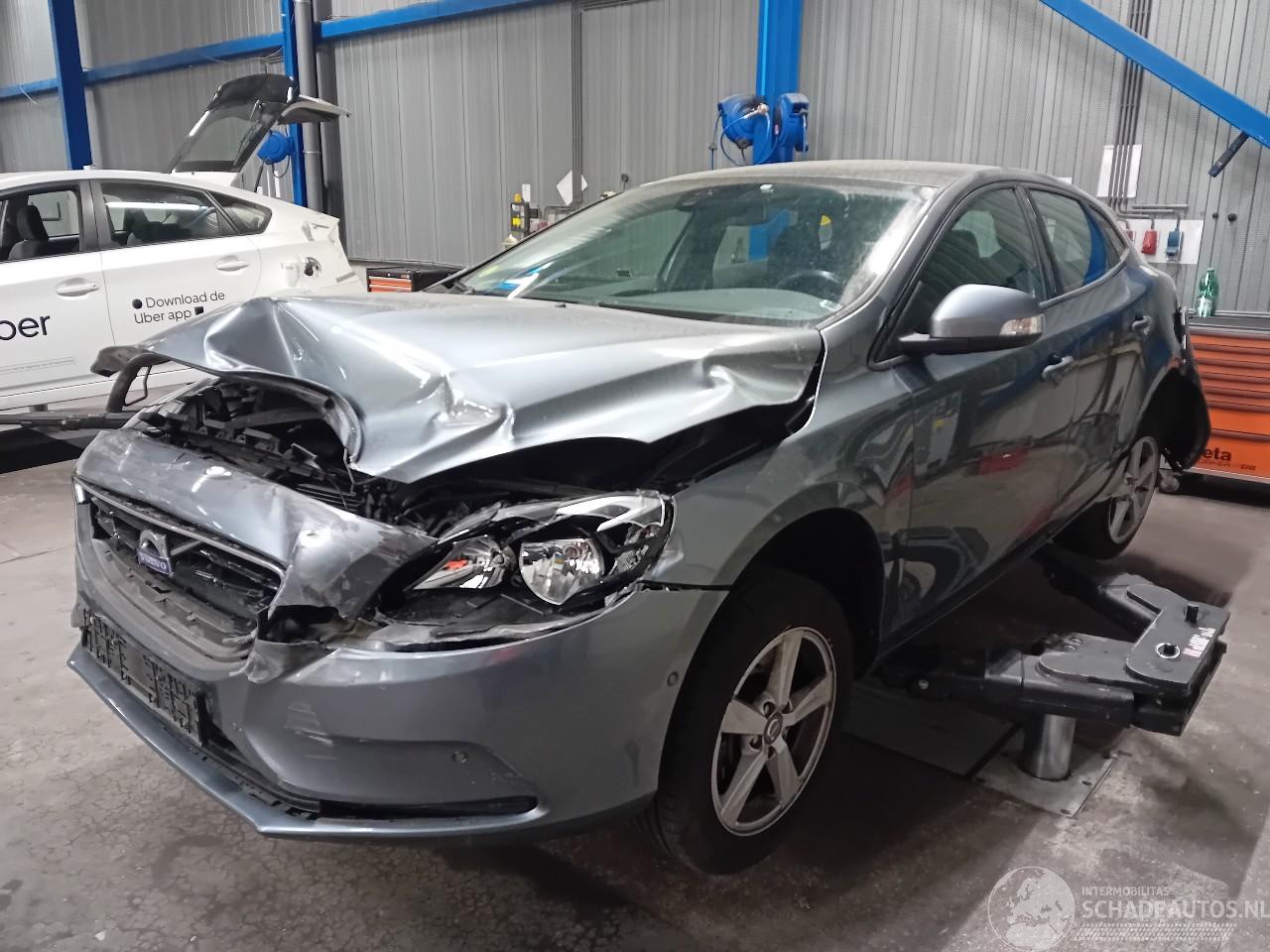 Volvo V-40 V40 (MV) Hatchback 5-drs 2.0 D4 16V (D4204T14) [140kW]  (05-2014/08-20=
19)