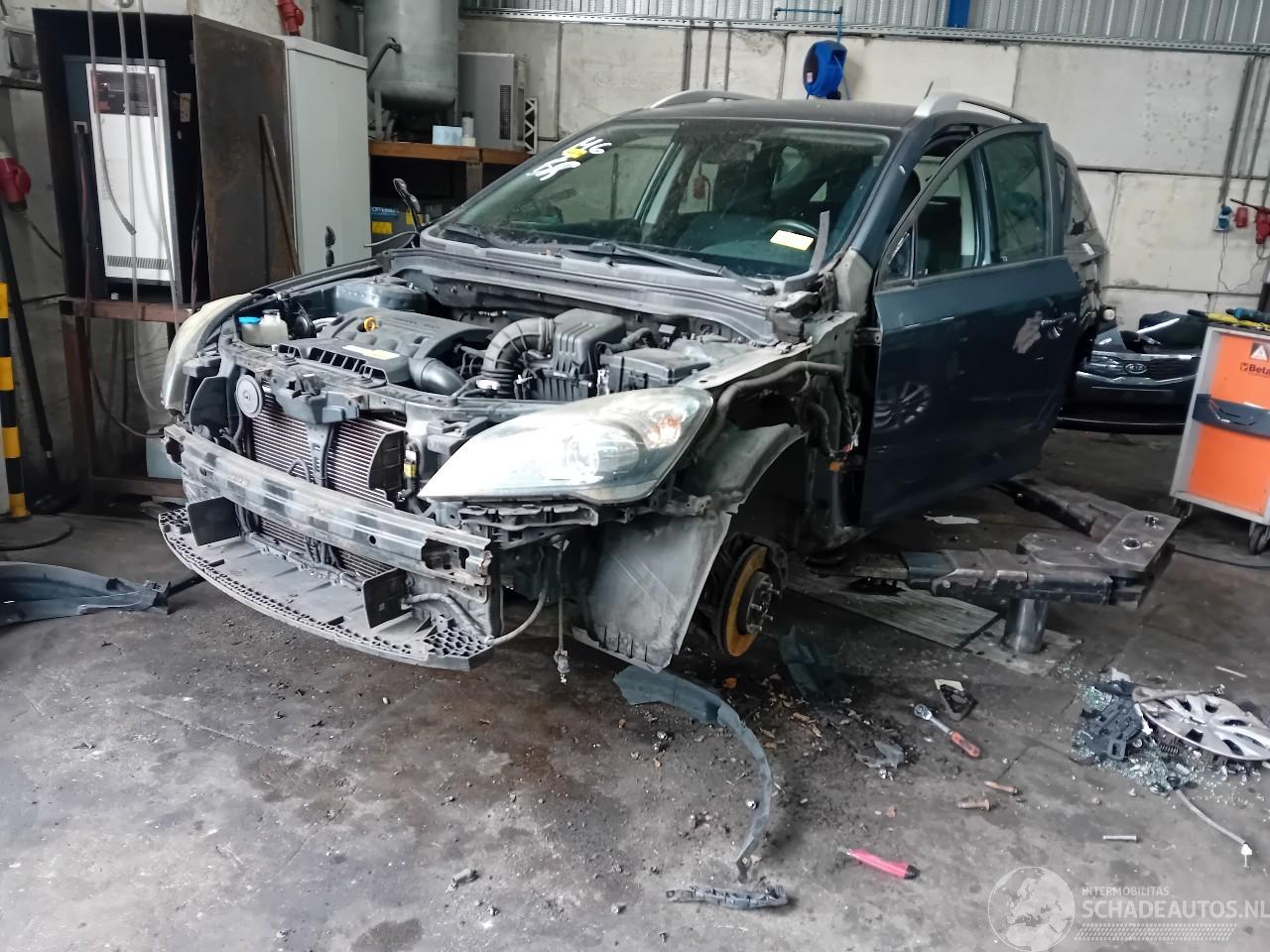 Kia Cee d Cee'd Sporty Wagon (EDF) Combi 1.4 16V (G4FA) [66kW]  (07-2009/12-2012=
)