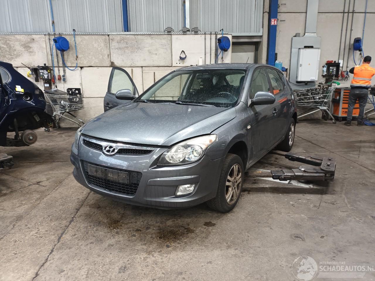 Hyundai I-30 i30 (FD) Hatchback 1.6 CVVT 16V (G4FC-G) [93kW]  (02-2008/11-2011)