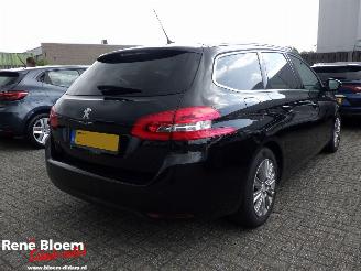 skadebil auto Peugeot 308 SW 1.2 PureTech Premium 131pk 2018/6