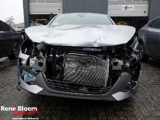 Peugeot 208 1.2 PureTech 100 GT 5drs picture 3
