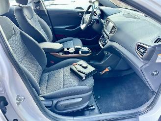 Hyundai Ioniq Comfort EV 120pk aut + f1 flippers - nap - 2x laadkabels - navi - camera - front + line assist - keyless entry + start picture 58