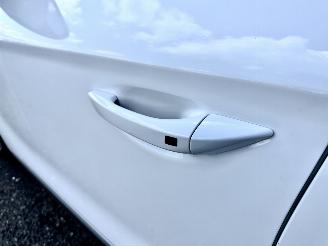 Hyundai Ioniq Comfort EV 120pk aut + f1 flippers - nap - 2x laadkabels - navi - camera - front + line assist - keyless entry + start picture 8