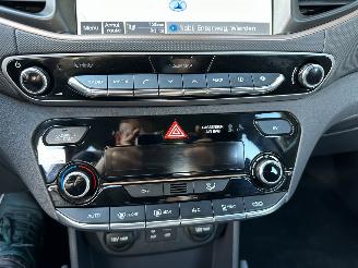 Hyundai Ioniq Comfort EV 120pk aut + f1 flippers - nap - 2x laadkabels - navi - camera - front + line assist - keyless entry + start picture 61