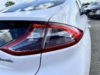 Hyundai Ioniq Comfort EV 120pk aut + f1 flippers - nap - 2x laadkabels - navi - camera - front + line assist - keyless entry + start picture 77