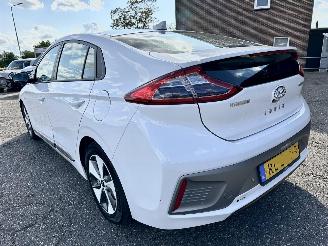 Hyundai Ioniq Comfort EV 120pk aut + f1 flippers - nap - 2x laadkabels - navi - camera - front + line assist - keyless entry + start picture 5