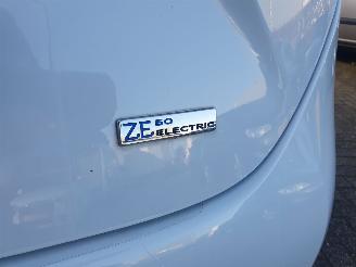 Renault Zoé INTENSE  51 KW met CCS lader  8000 km technisch probleem HUURBATTERY picture 18